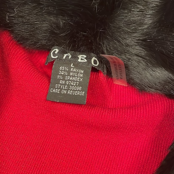 ♥️👑Red vintage sweater w/ faux fur collar and cuffs - Picture 7 of 8